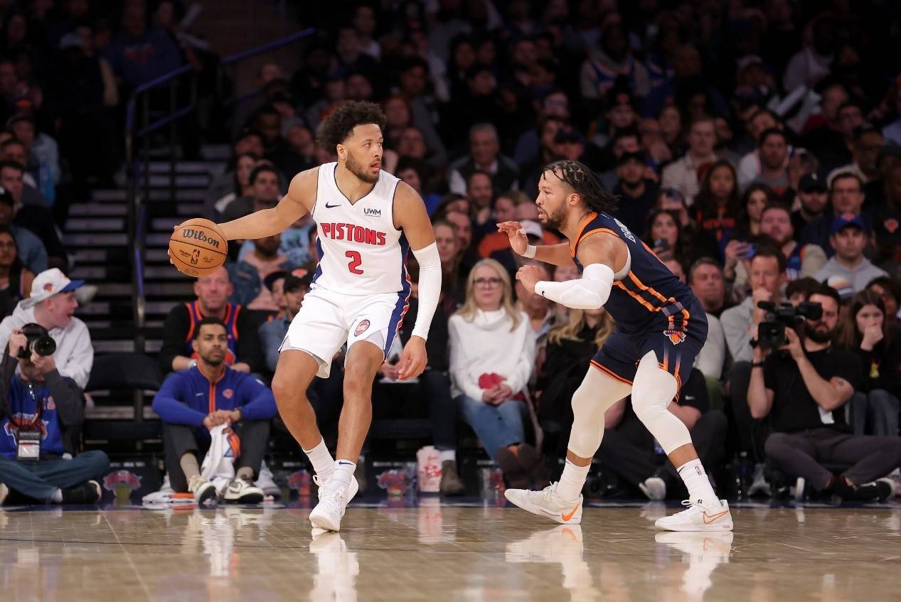 控卫表现出色,率领球队达成胜利,引发热议 控卫表现出色,率领球队达成胜利,引发热议