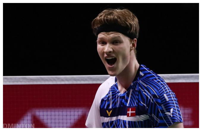 泰国队鏖战马来西亚队，安赛龙扛起全队