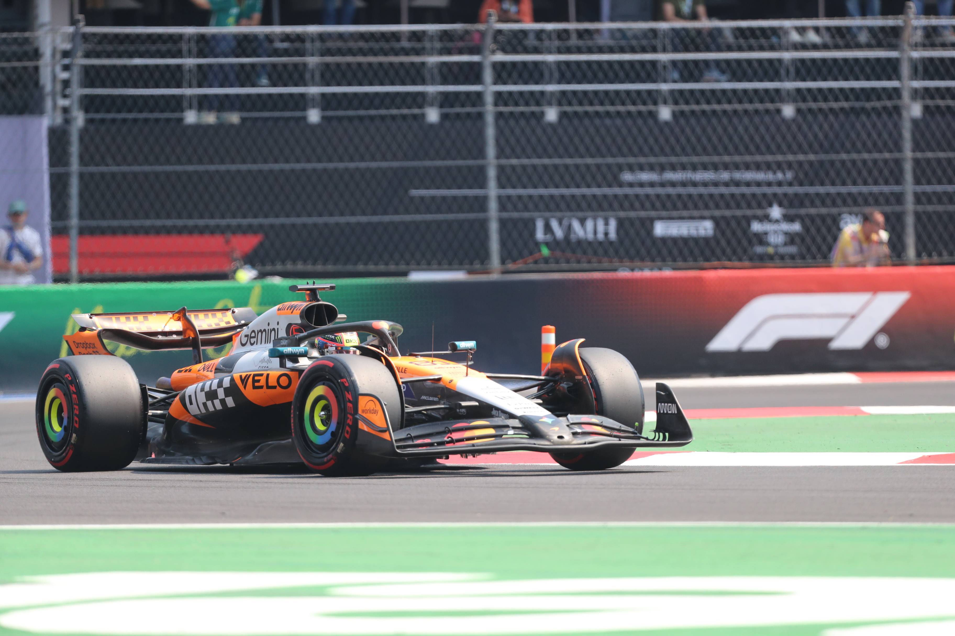 红牛二队轻取威廉姆斯，汉密尔顿点燃赛场