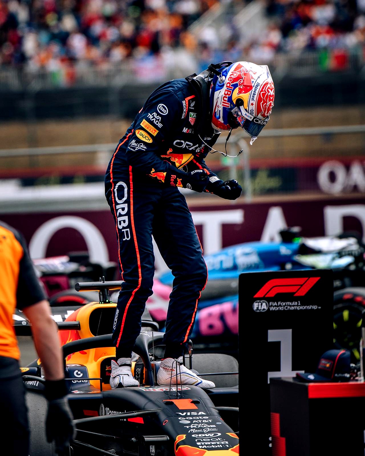 哈斯车队轻取红牛二队，塞恩斯关键制胜