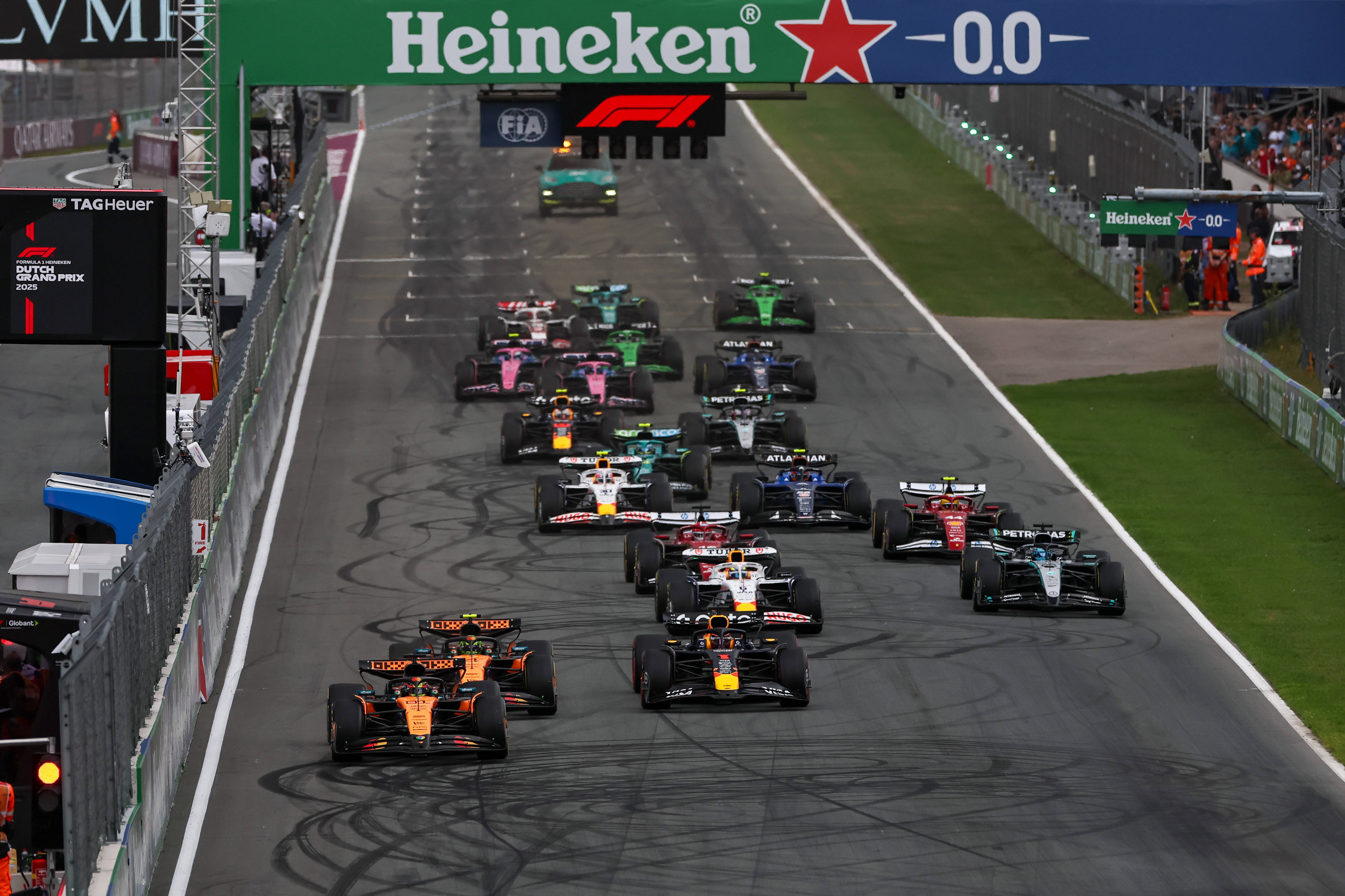 红牛车队轻取红牛二队，皮亚斯特里刷新纪录